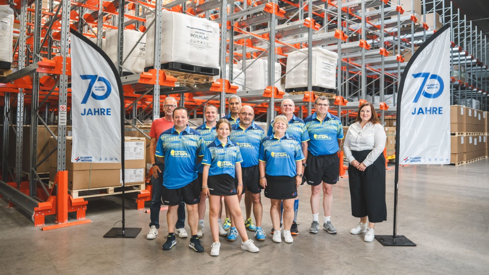 Auch soziales Engagement liegt uns sehr am Herzen- hier das Sponsoring neuer Trikots für einen regionalen Tischtennisverein.