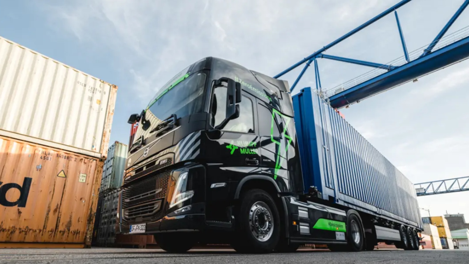 Dein zukünftiger Arbeitsplatz , unsere modernen Elektro-LKW.
