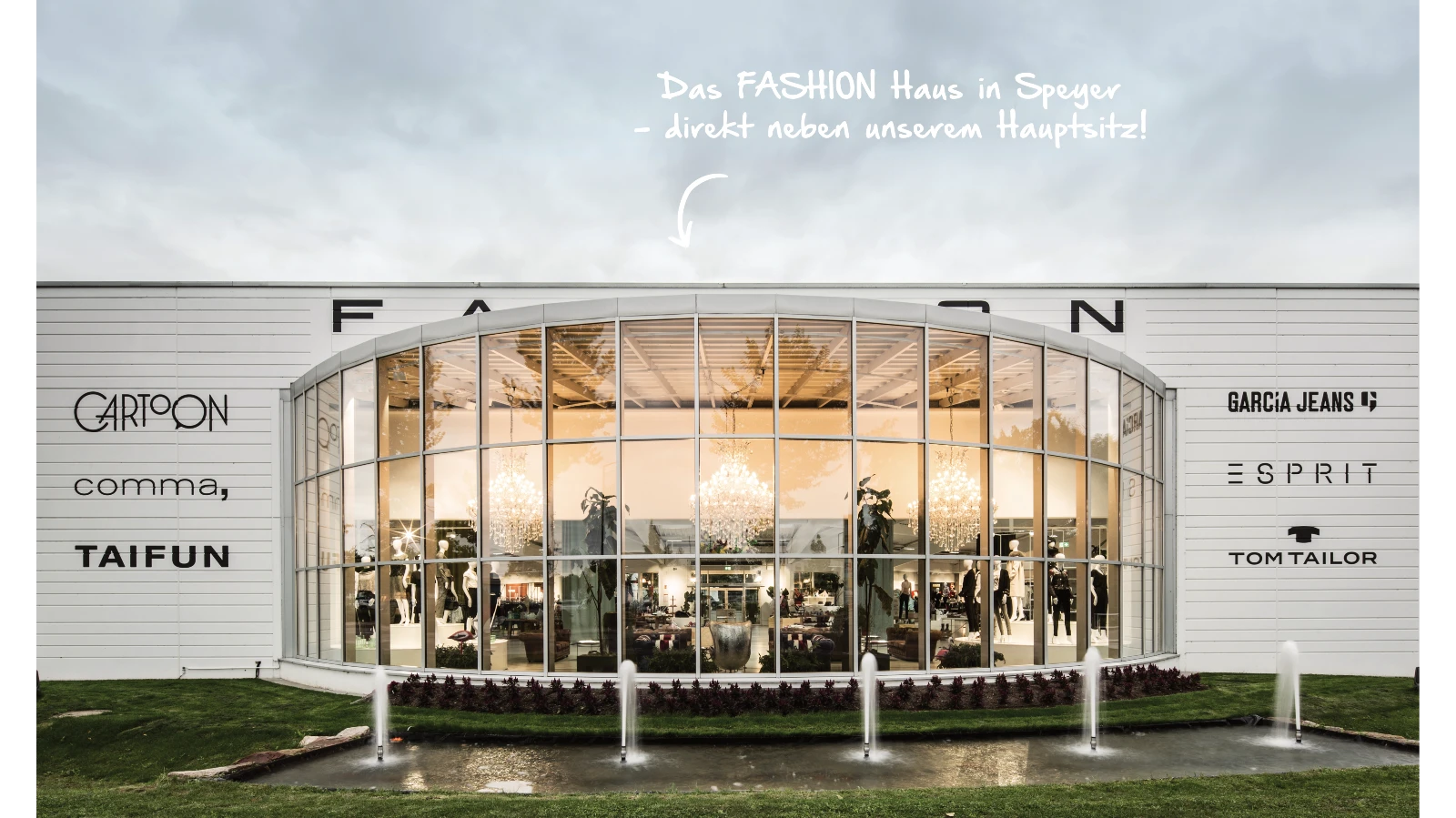 Fashion Haus Speyer ✨ Direkt neben unserem Hauptsitz verbindet das BÖ Fashion Haus Mode und Schuhe unter einem Dach. Kund*innen finden hier komplette Outfits, Mitarbeitende und Azubis ein vielseitiges Arbeitsumfeld mit Beratung, Styling und Kundenservice in familiärer Atmosphäre.